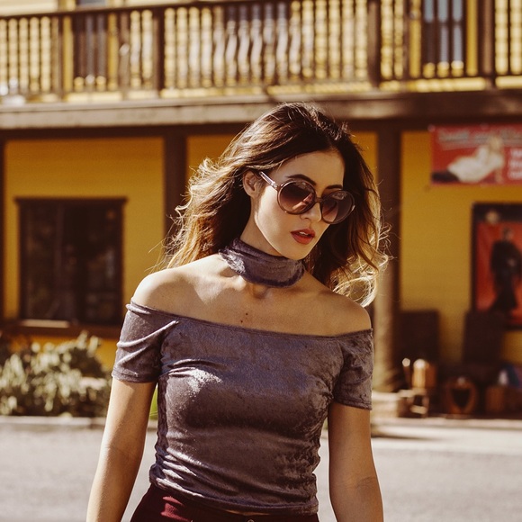 ✨💫Gray Velvet Choker Top💫✨ - Picture 3 of 6